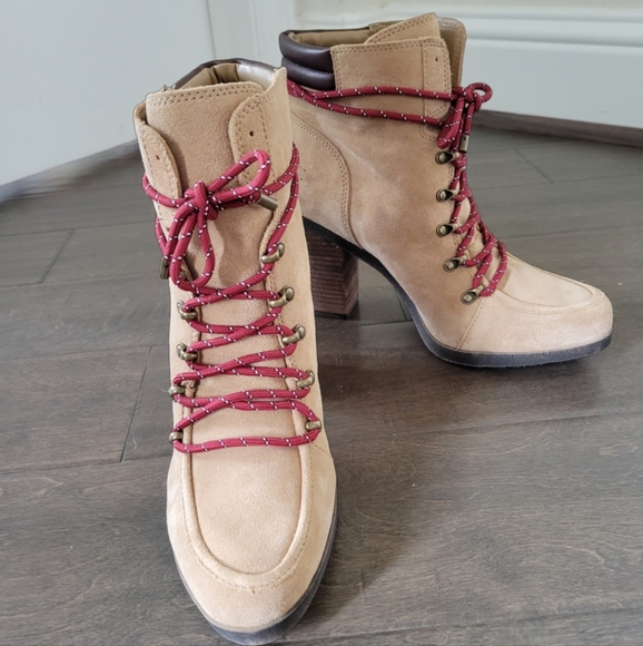 Gianni Bini Shoes - Gianni Binni Suede Lace Up Combat Boots Size 9 Tan and Brown Platform